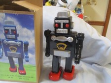VINTAGE WINDUP 8 1/2" METAL ROBOT NEW IN BOX