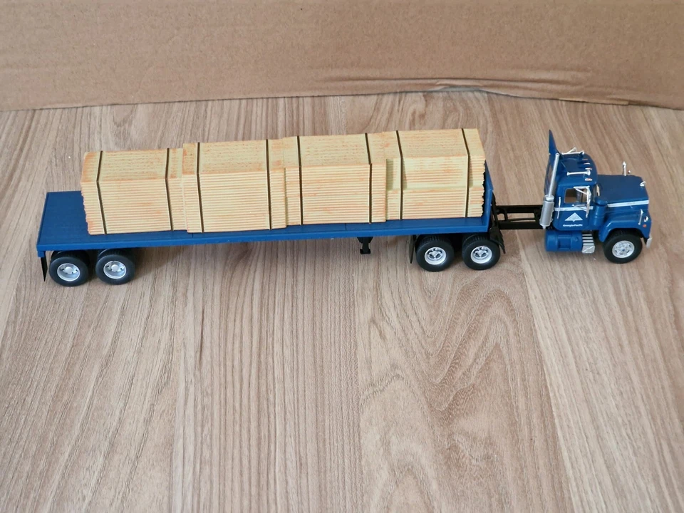 EDICOLA / ALTAYA 1/43 - MACK SERIES R 1966 - TRASPORTO LEGNAME - Immagine 3 di 4