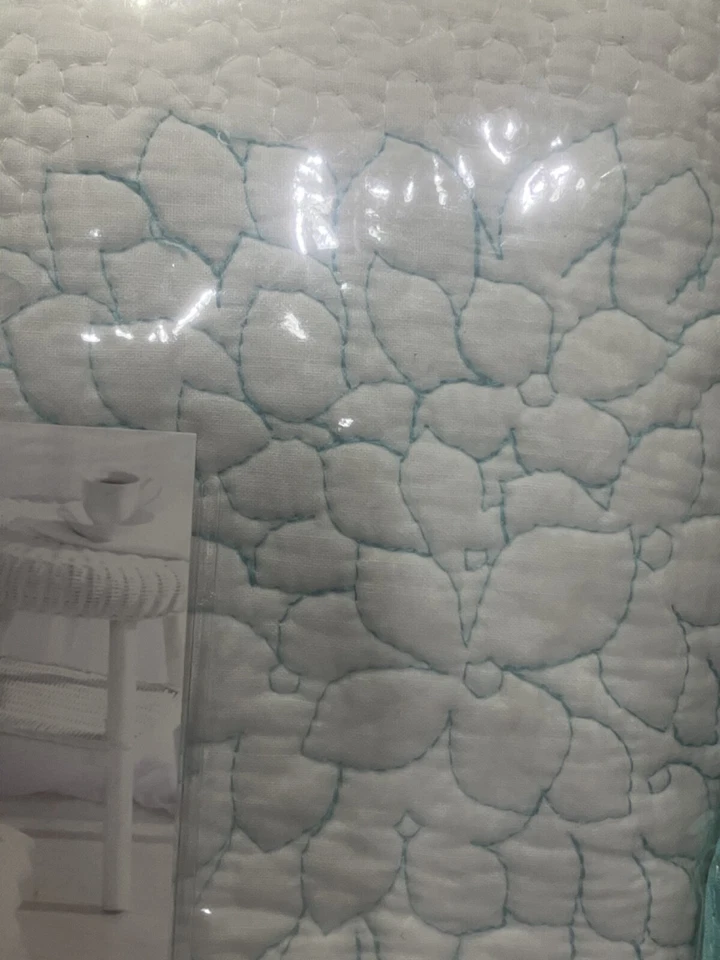 Cynthia Rowley Chantal White Full / Queen Quilt with Aqua Detailing 88"x 92" NEW - Image 2 of 4