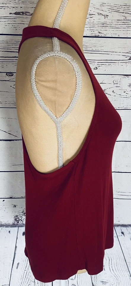 Camiseta sin mangas grande para mujer Vimmia roja oscura espalda deportiva costilla texturizada cuello en U suave usada en excelente estado Foto 3 de 4