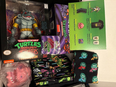 TMNT  Loot Crate #2  NECA Armaggon Arcade - FULL BOX - Size M -  NEW