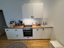 küche gebraucht mit Spüle, Backofen, Induktionsherd und Dunstabzug 2 Jahre alt