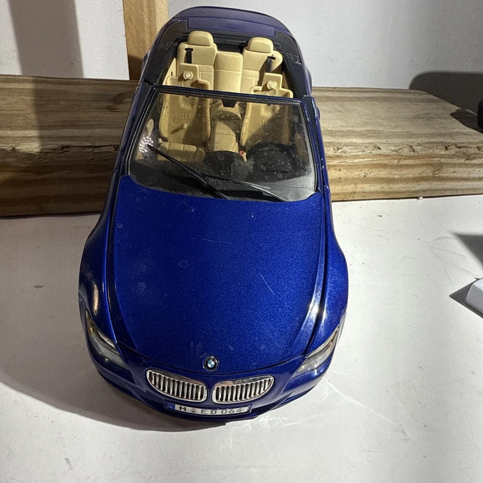 BMW M6 Cabriolet Maisto 1:18 edición especial azul Foto 2 de 4