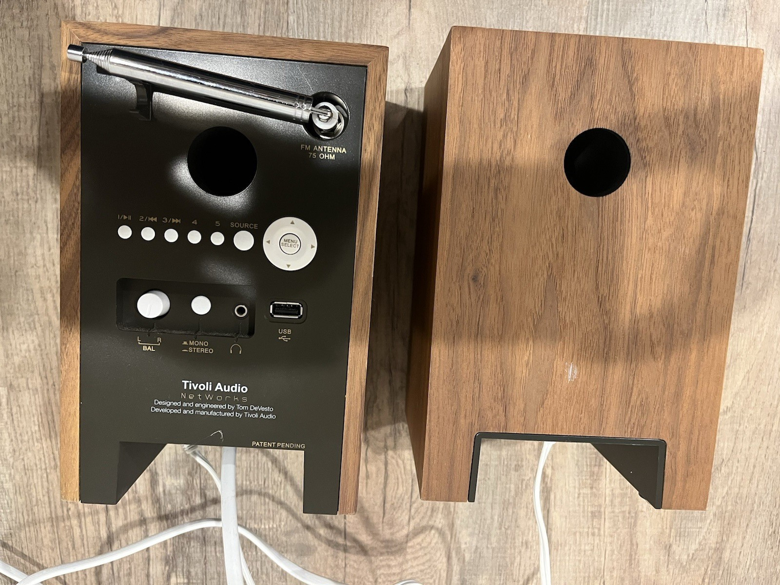 Tivoli Audio NetWorks WiFi Internet/FM Radio Stereo in Cherry w/External Speaker