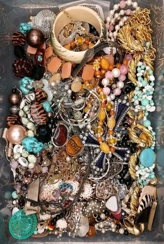 Vintage Now Costume Jewelry Lot Assorted Craft Repair Broken Junk 6#