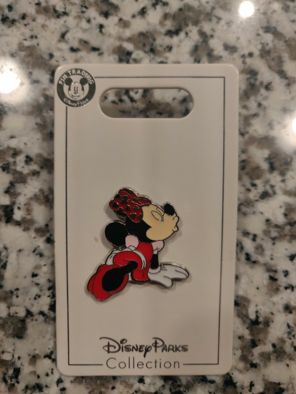 wdw Disney Parks Love Red MINNIE MOUSE Leaning Kissing Pin 2009