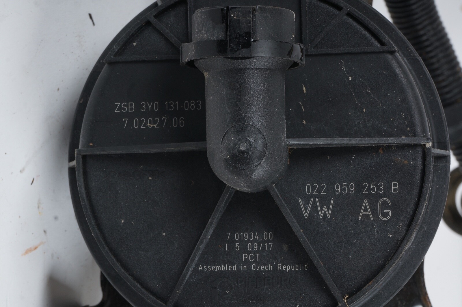 2010 - 2020 Bentley Mulsanne Secondary Air Pump Right Side
