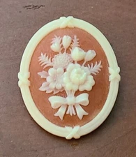 Vtg AVON 1.5 In Cameo Floral Raised Flower Bouquet Brooch Resin Pin Brooch, 1982