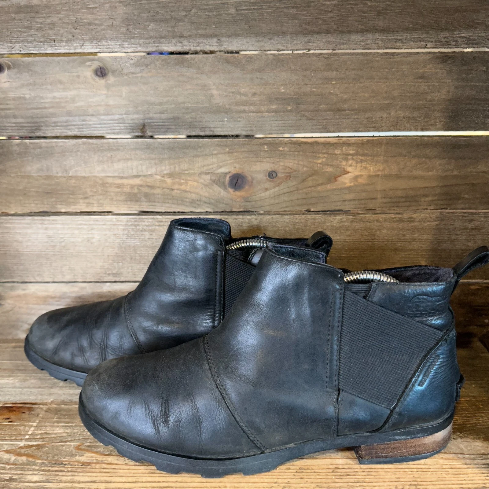 sorel emilie chelsea leather waterproof ankle guc boots