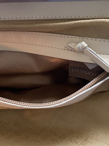 BOTTEGA VENETA IVORY INTRECCIATO LEATHER CLUTCH - Picture 6 of 8
