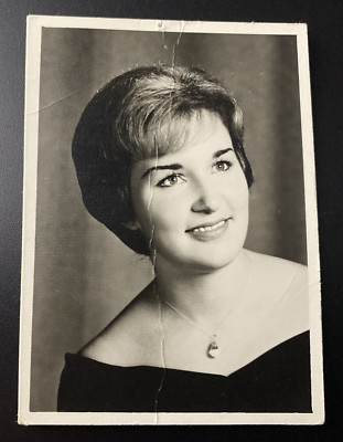 1960s Close Up Portrait of Young Women Lady Girl Original Vintage Photo P15zb14