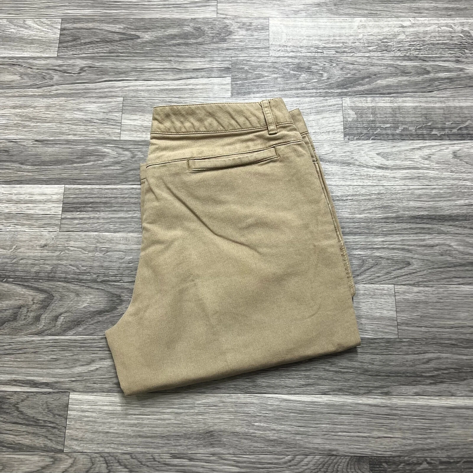 GAP Khakis Mid Rise Beige Casual Capri Pants Women's Size 8