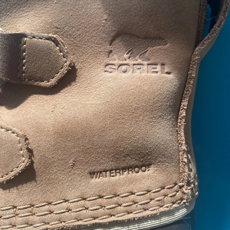 Sorel Yoot Pac Nylon Invierno Botas de Nieve Niños Jóvenes Talla 10 Tostadas y Negras Con Rojo Foto 2 de 4