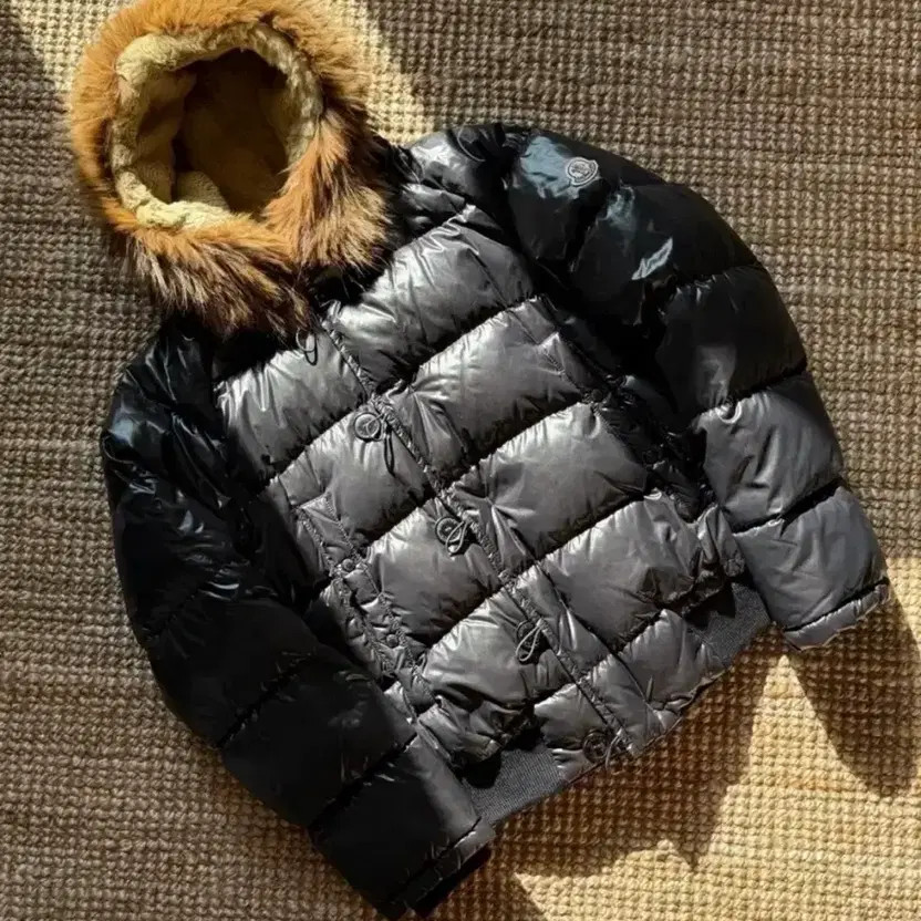 Moncler Coyote Fur Cropped Puffer Jacket - Size 100 thumbnail 8