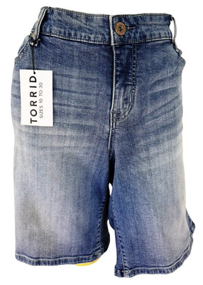 TORRID Damen mittelblaue STRETCH DENIM SHORTS - Taille 42'' - UK24 - UVP £58