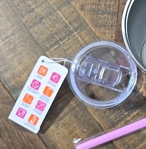 New Dunkin Donuts 20 oz Travel Tumbler Insulated Stainless Steel Pink 2022 - Image 4 of 4