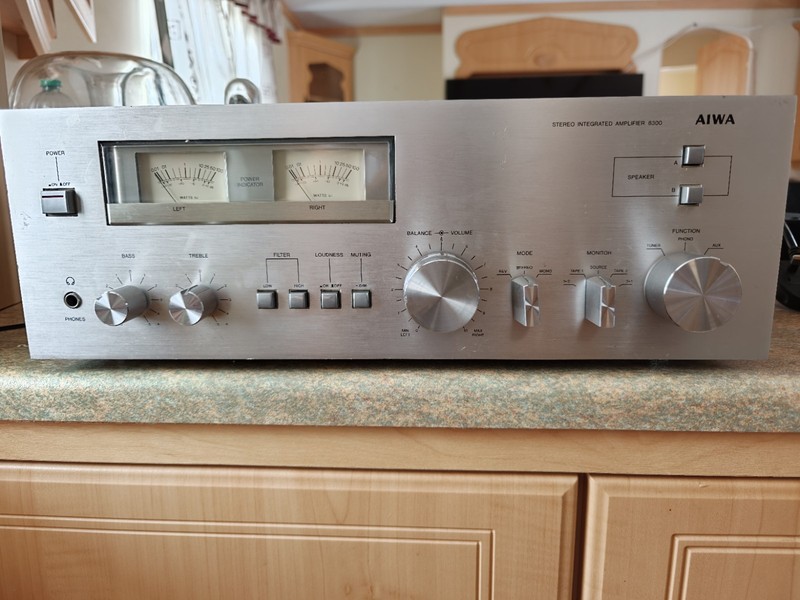 AIWA Stereo Integrated Amplifier 8300 Vintage HiFi Working, Cleaned Tested Retro