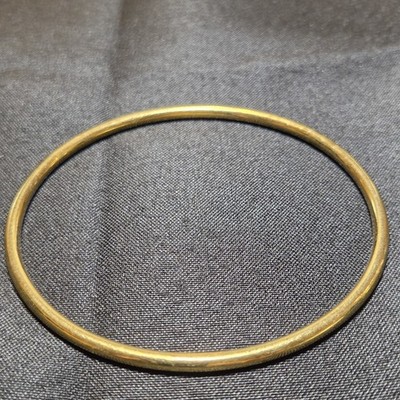 Classic Gold-tone Bangle With Sleek, Timeless Elegance For Everyday Wear