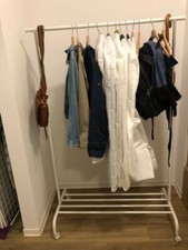 Weißer Garderobenständer Rigga von Ikea