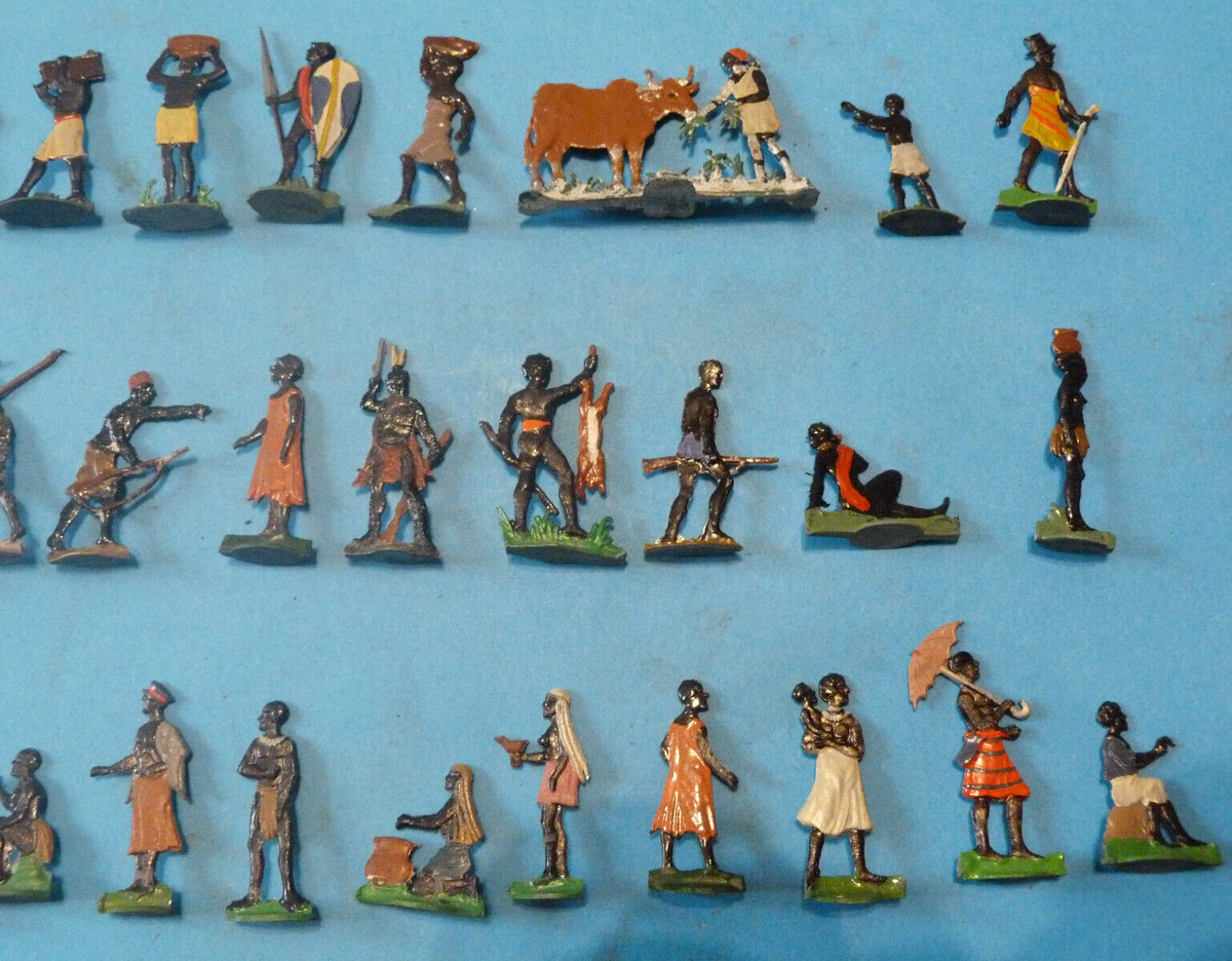 Plats d'étain - Zinnfiguren - Flat tin : 43 personnages village