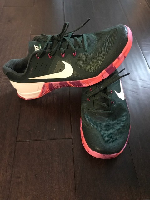 nike metcon tennis shoes
