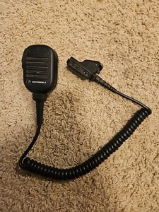 NMN6191C Noise Cancelling Remote Speaker Microphone  Motorola Original OEM HT100