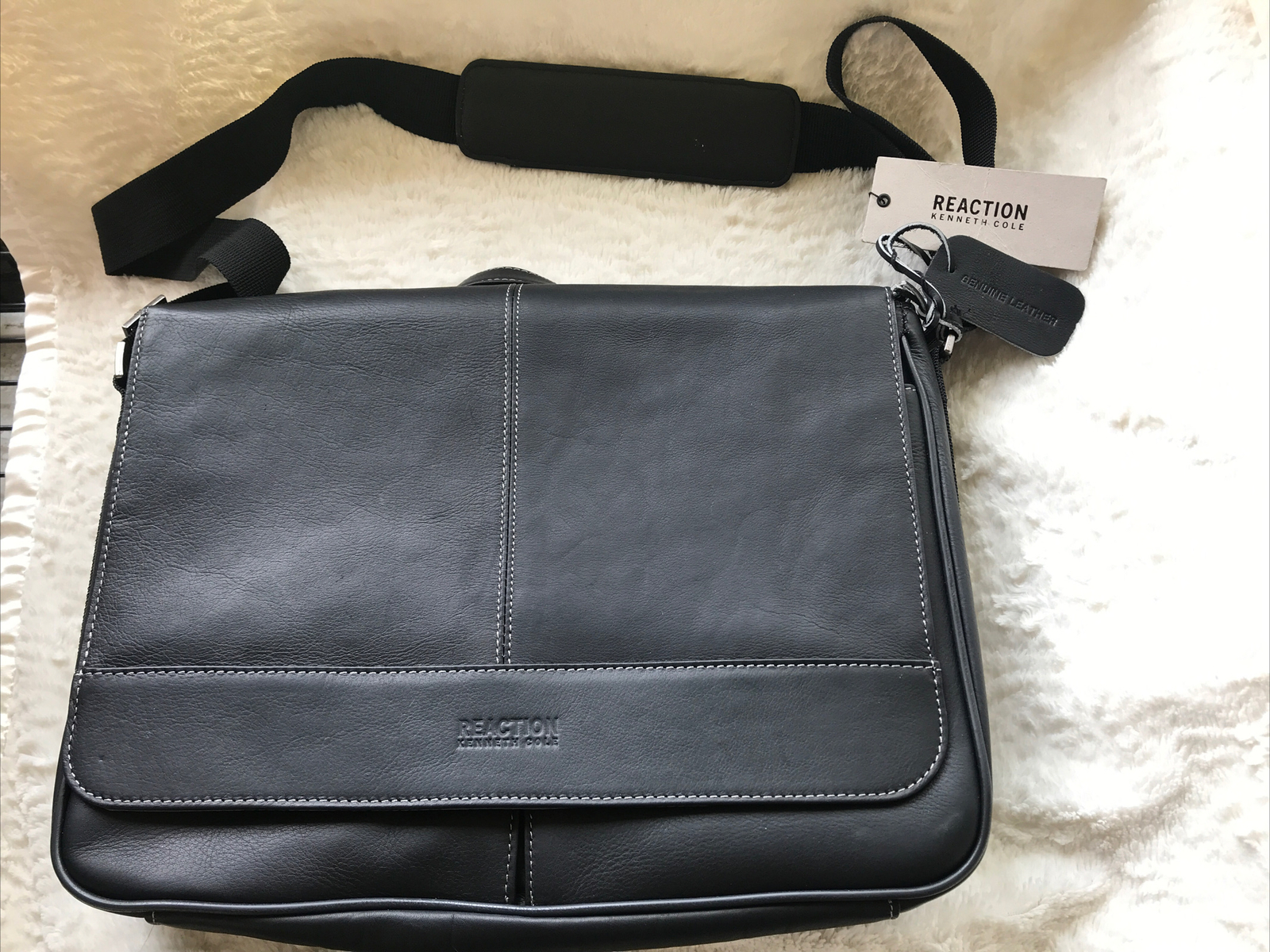 kenneth cole reaction risky business messenger bag