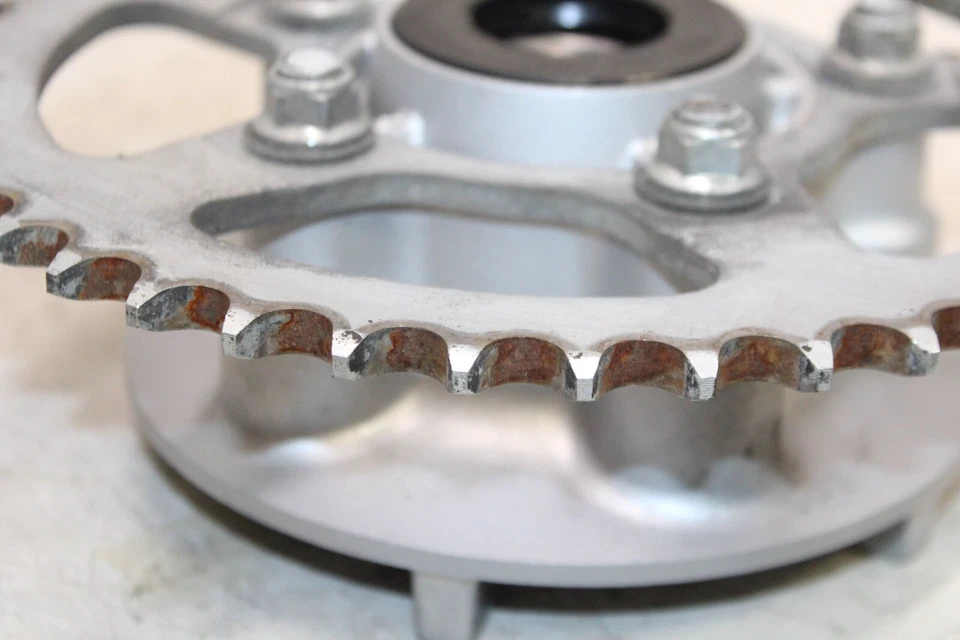 Suzuki SV650S 2005 OEM piñón trasero Foto 4 de 4