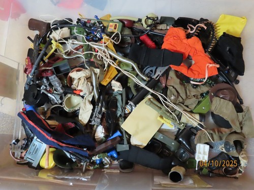 Huge lot of GI Joe 1:6 figures Jeep accessories clothes footlockers very cool - Picture 17 of 22
