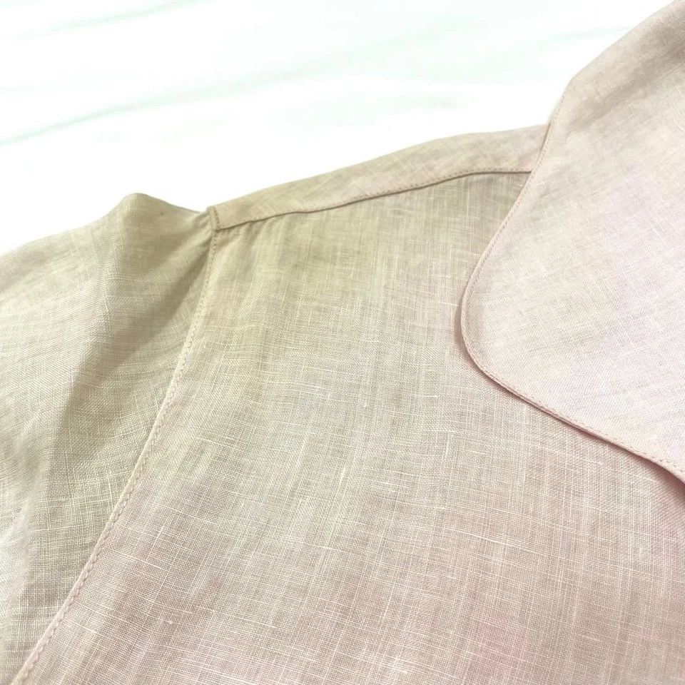 CAMISA CHANEL RARA USADA COM BOTÕES DOURADOS ACEITÁVEL - Imagem 4 de 4