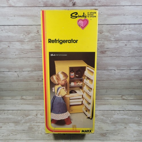 Vintage Marx Toys Sindy Doll House Refrigerator w/ Food Accesories 1239 - Picture 2 of 24