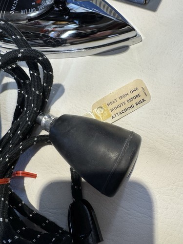 Vintage ~ GE General Electric ~ Portable Travel Steam Iron ~ Mod # 2419 - Picture 3 of 16