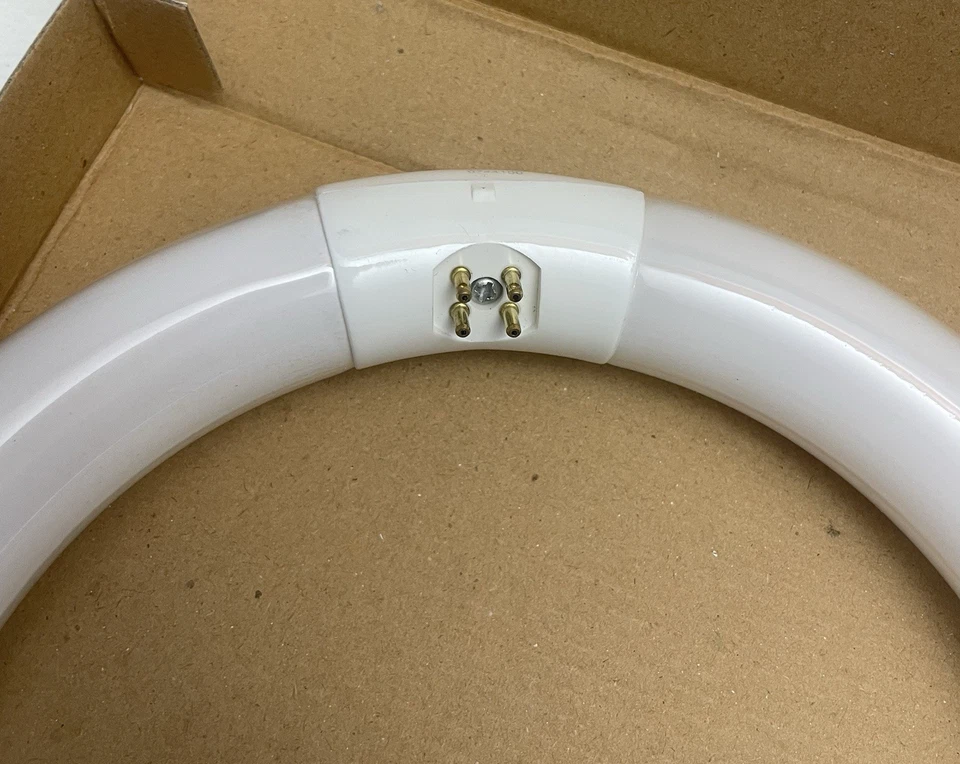 TCP T9 Circline Compact Fluorescent Light Bulb 30W #32030 2000 Lumens 120V  -New - Image 4 of 4