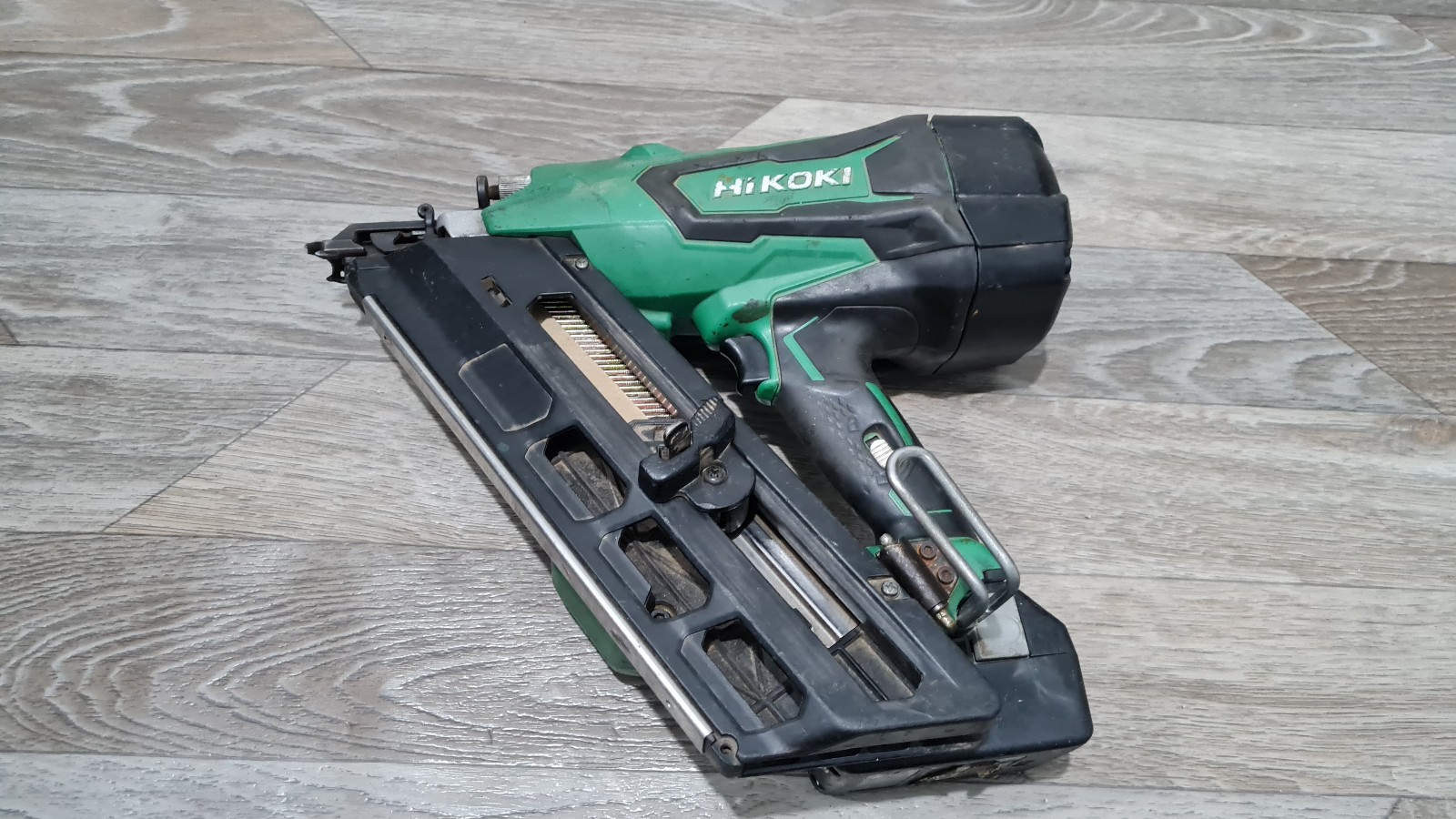 Hikoki Hitachi NR1890DC 18V Cordless Brushless Nail Gun + 4.0Ah battery