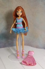 Winx Club Puppe- BLOOM Magic Wardrobe Mattel mit zwei Kleidern und Schuhe
