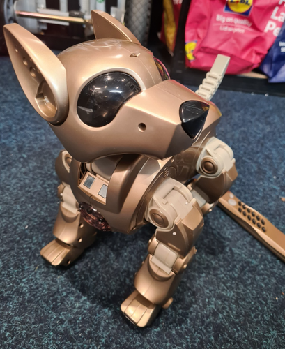 i - CYBIE ORIGINAL GOLD ROBOT DOG - BOXED. Untested - Picture 7 of 8