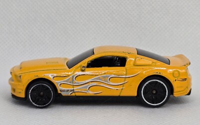 Hot Wheels Ford Shelby GT500 Super Snake Diecast Yellow 2010 Mattel Car 03