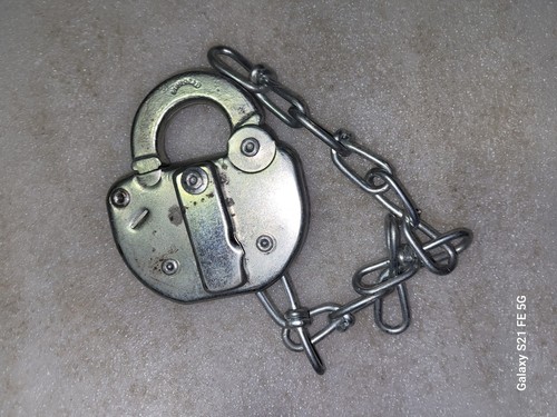 Vintage Unmarked Adlake ??  Railroad Padlock Portugal - 第 2/4 張圖片
