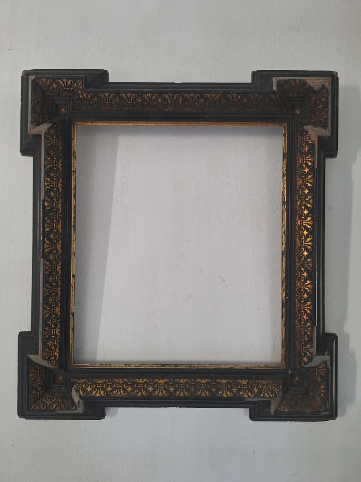 Cadre Ancien Bois Sculpté style médiéval Cadres Noir Photo Ou Tableau .  - Photo 3/4