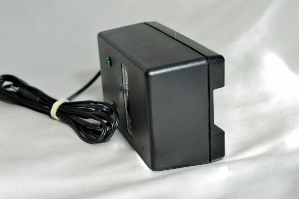 Cargador rápido Nikon MH-2 Ac100V - DC20V 91-23504 MH-2 (falta cable de CA) Foto 4 de 4