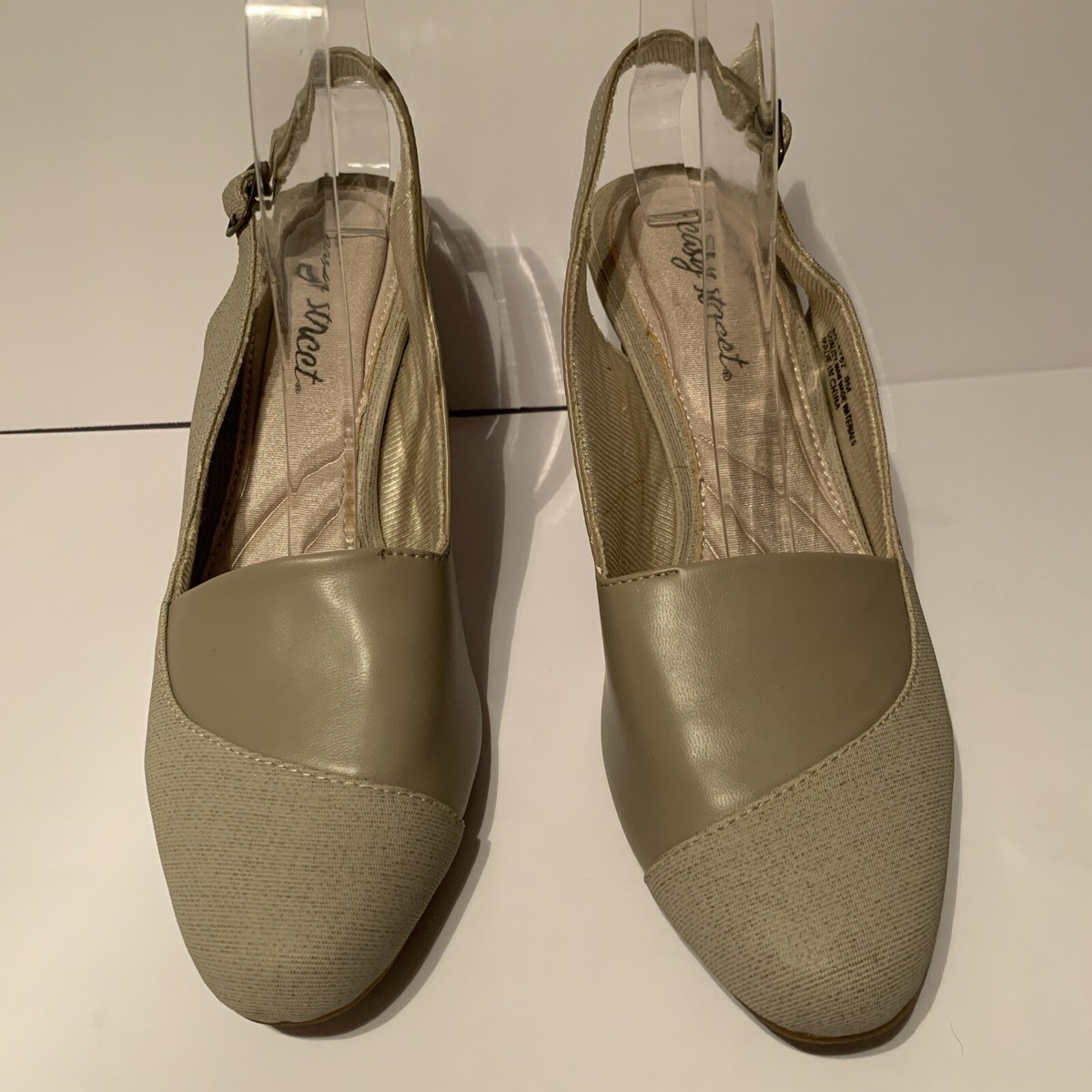 Easy Street women’s dress shoes size medium