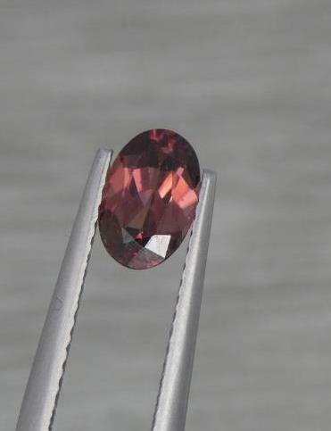 Natural 1.07ct Loose Red Oval Cut Zircon Gem,7.38mm x 4.84mm x 3.05mm - Picture 1 of 1