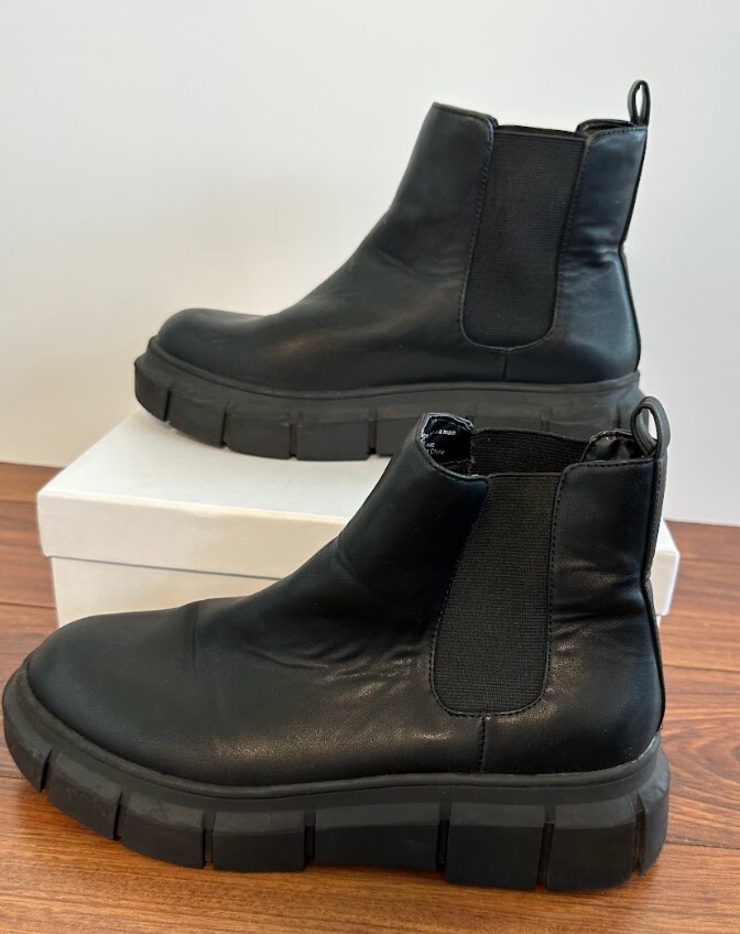 BP Women Black Round Toe Pull On Ankle Chelsea Boots Size  display picture 3