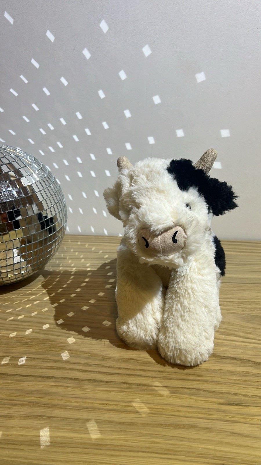 Vache Smudge Cow Jellycat pour décorer la chambre d'enfant et accompagner la sieste