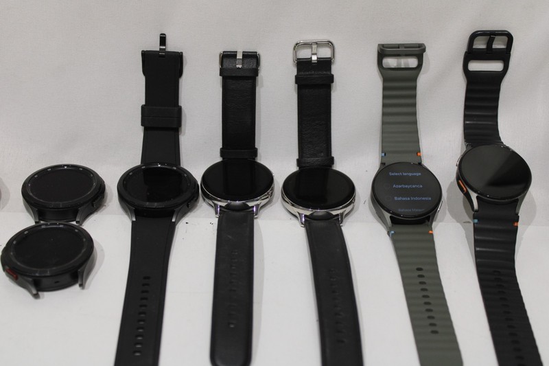 Lot of 9 Samsung smart watches Read Disc