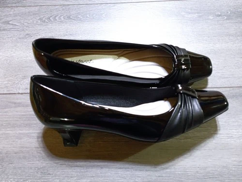 Easy Street Waive Pumps Womens Size 11W Black Patent Low Heel Dress Shoes