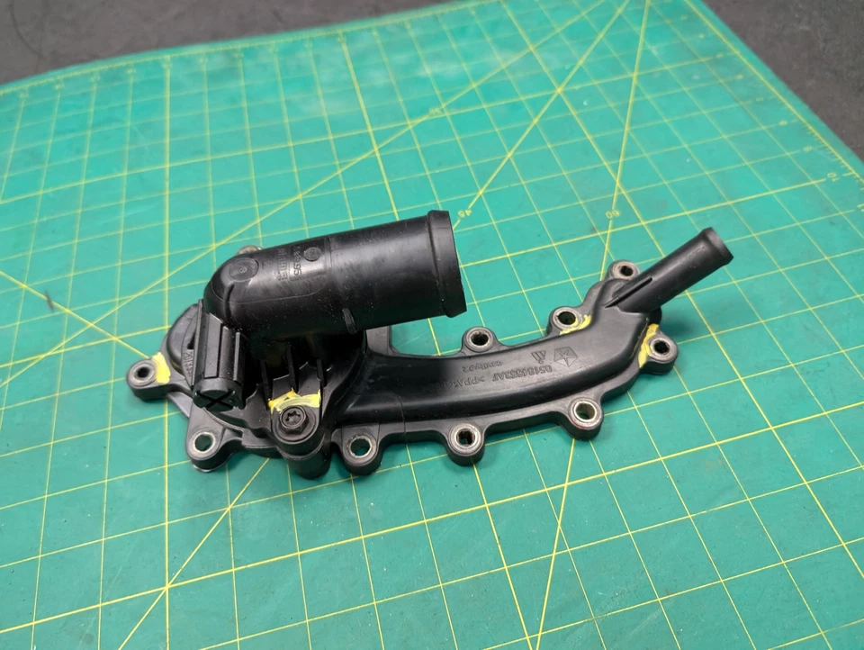 Carcasa termostato con juego de pernos Dodge Challenger 2021 05184977AH 2012 2013-2023 Foto 4 de 4