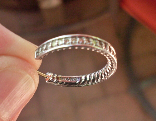 Aktueller Artikel - David Yurman Pavé Diamant Creolen - DY Rückseiten, Etui & Stoff - Bild 7 von 12