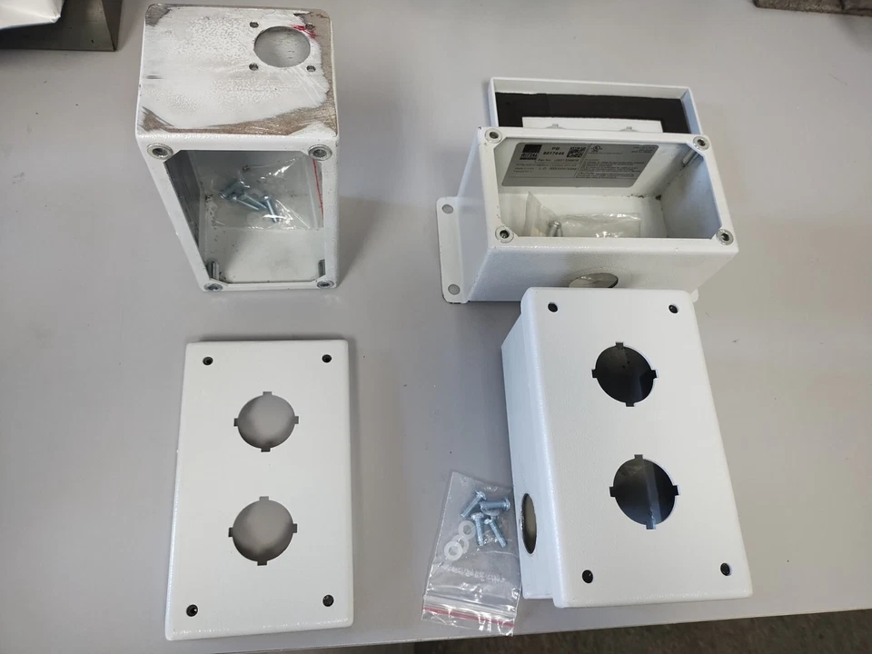 Gabinete NEMA Rittal caixa de botão 2 furos 12-Ga aço cinza claro modificado - Imagem 2 de 4