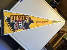 VINTAGE MLB PITTSBURGH PIRATES FULL-SIZE FELT PENNANT 30x12" 1996 WINCRAFT USED